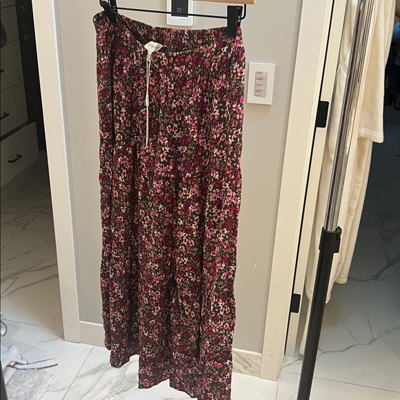 Lucy Paris Dark Floral Skirt midi - Picture 1 of 3